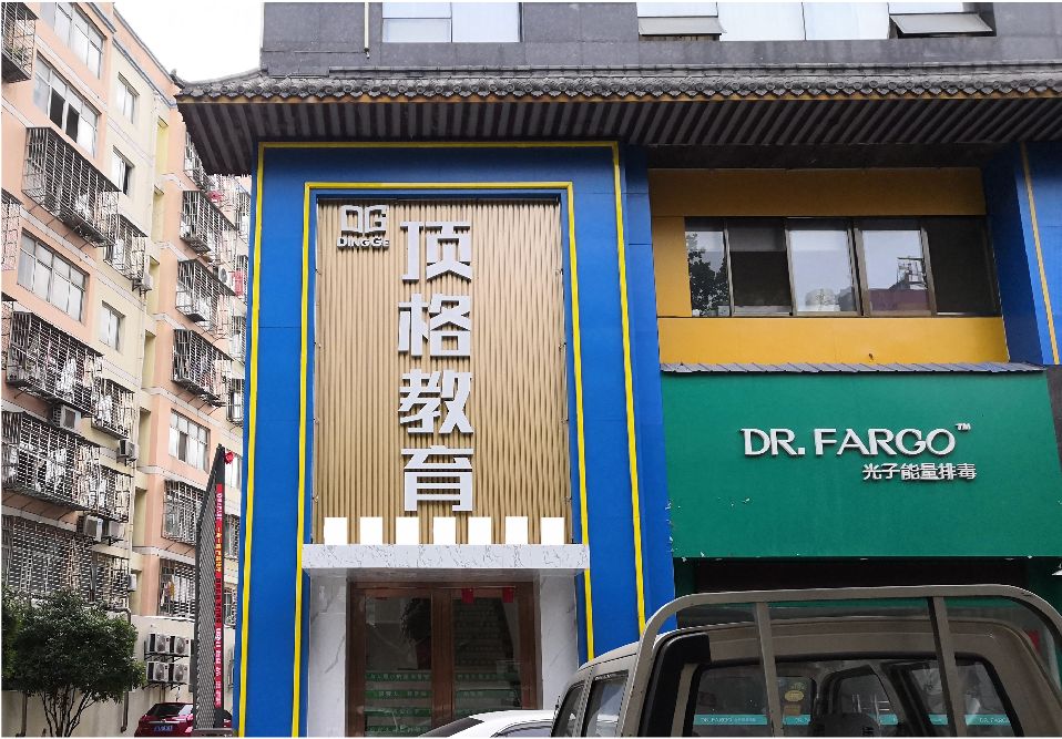 蓬安门头设计要符合门店特色。